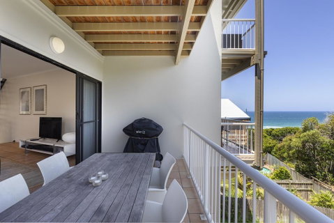 Wake Up To Ocean Views In Stylish Comfort - Surfers Gold Coast 3