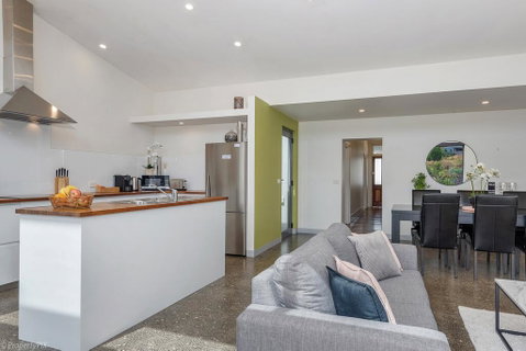 Walk To Salamanca, Queens Cottage LUX 3bdm Queens Cottage - Surfers Gold Coast 1