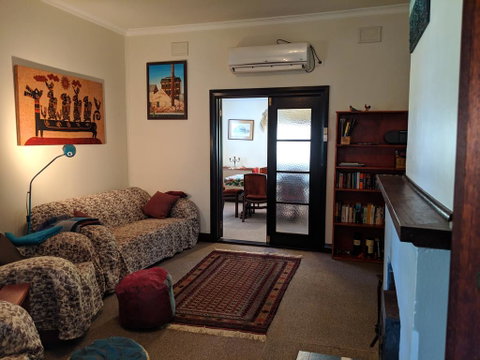 Walnut Cottage - 2 Bedroom Pet Friendly Country Cottage - Surfers Gold Coast 3