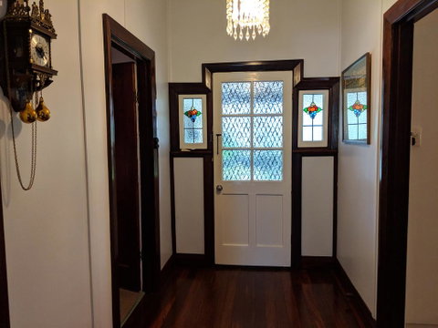 Walnut Cottage - 2 Bedroom Pet Friendly Country Cottage - Surfers Gold Coast 2