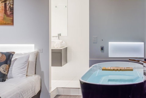 Waterfall Springs Retreat - Surfers Gold Coast 0