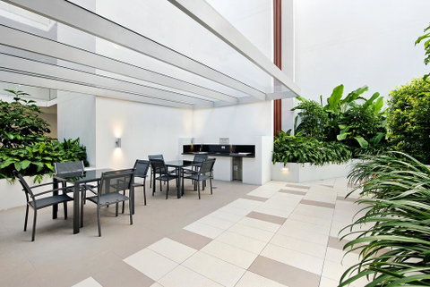 Waterford Apartments - Surfers Gold Coast 3
