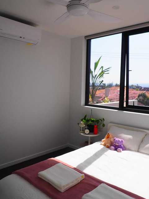 Waterfront Quiet Room - Surfers Gold Coast 3
