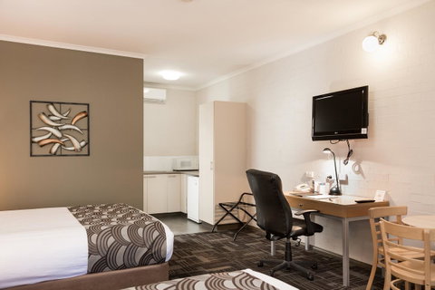 Blazing Stump Motel & Suites - Surfers Gold Coast 9