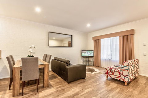 Blazing Stump Motel & Suites - Surfers Gold Coast 3