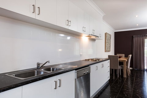 Blazing Stump Motel & Suites - Surfers Gold Coast 31