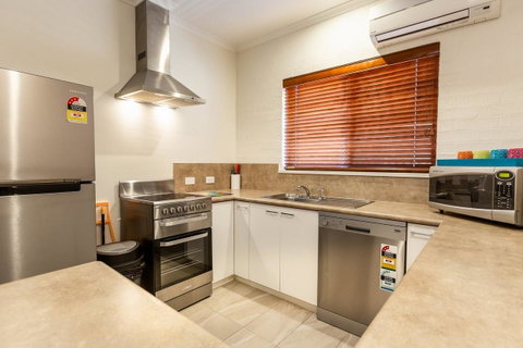 Blazing Stump Motel & Suites - Surfers Gold Coast 2