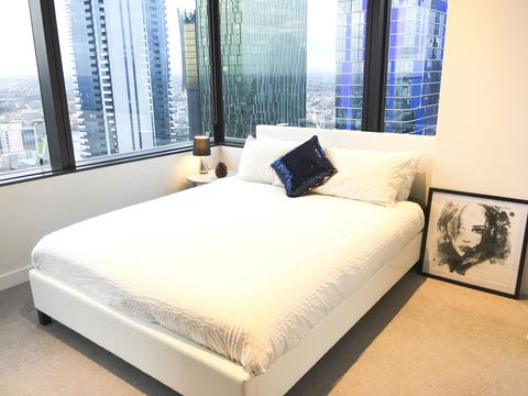 CBD Spacious 3 Bedrooms-Breathtaking View Gym Pool - Surfers Gold Coast 1