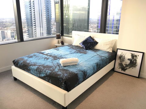 CBD Spacious 3 Bedrooms-Breathtaking View Gym Pool - Surfers Gold Coast 0