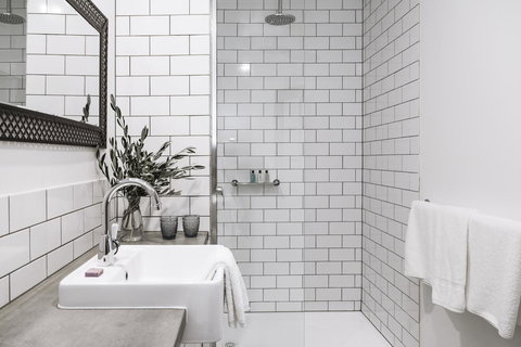 Daylesford Art Motel - Surfers Gold Coast 2