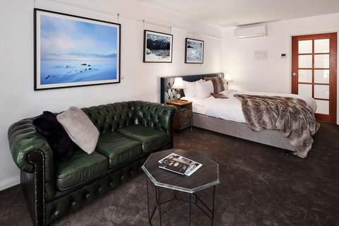 Daylesford Art Motel - Surfers Gold Coast 9