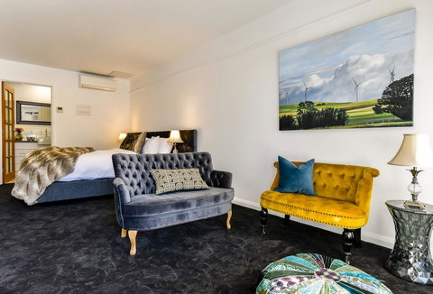 Daylesford Art Motel - Surfers Gold Coast 7