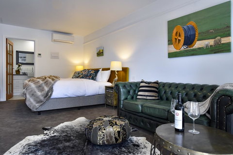 Daylesford Art Motel - Surfers Gold Coast 6