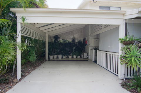 Debbie\'s Place - Surfers Gold Coast 24
