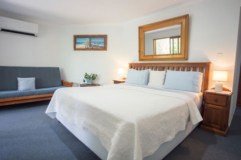 Debbie\'s Place - Surfers Gold Coast 18