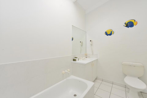Seascape Holidays At Beachfront Terraces - Surfers Gold Coast 8