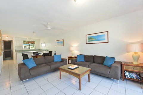 Seascape Holidays At Beachfront Terraces - Surfers Gold Coast 11