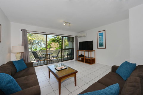 Seascape Holidays At Beachfront Terraces - Surfers Gold Coast 3
