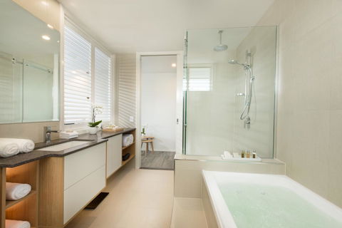 Heart Hotel And Gallery Whitsundays - Surfers Gold Coast 1