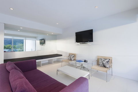 Pool Resort Port Douglas - Surfers Gold Coast 15