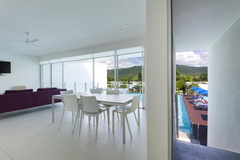 Pool Resort Port Douglas - Surfers Gold Coast 19