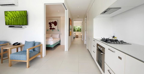 Pool Resort Port Douglas - Surfers Gold Coast 14