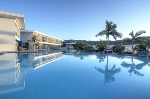 Pool Resort Port Douglas - Surfers Gold Coast 1