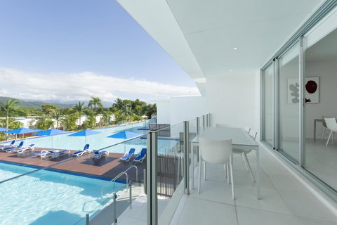 Pool Resort Port Douglas - Surfers Gold Coast 26