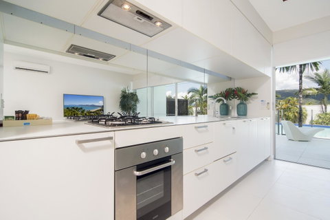 Pool Resort Port Douglas - Surfers Gold Coast 8