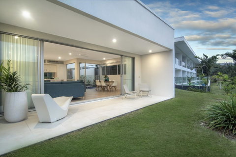 Pool Resort Port Douglas - Surfers Gold Coast 41