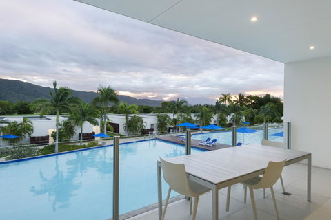 Pool Resort Port Douglas - Surfers Gold Coast 18