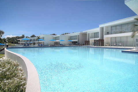 Pool Resort Port Douglas - Surfers Gold Coast 3