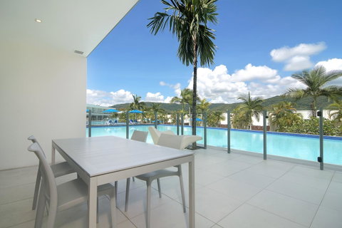 Pool Resort Port Douglas - Surfers Gold Coast 31
