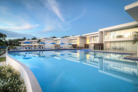 Pool Resort Port Douglas - Surfers Gold Coast 0