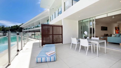 Pool Resort Port Douglas - Surfers Gold Coast 10