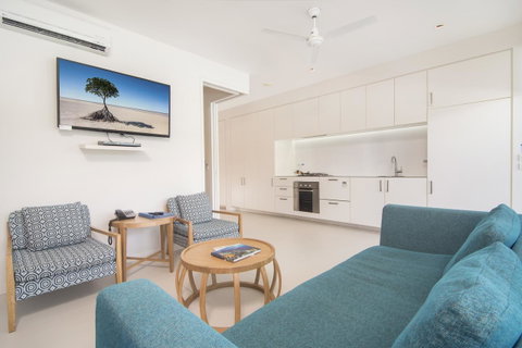 Pool Resort Port Douglas - Surfers Gold Coast 7
