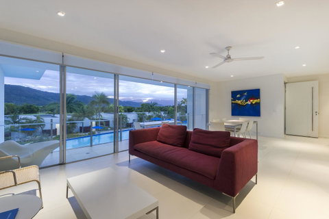 Pool Resort Port Douglas - Surfers Gold Coast 17