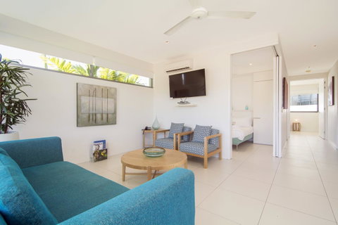 Pool Resort Port Douglas - Surfers Gold Coast 12