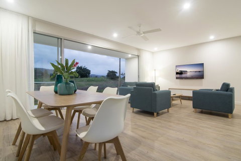 Pool Resort Port Douglas - Surfers Gold Coast 39