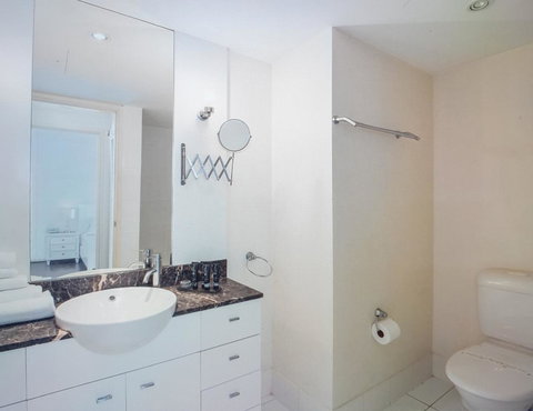 Circle Luxury Holidays - Surfers Gold Coast 1