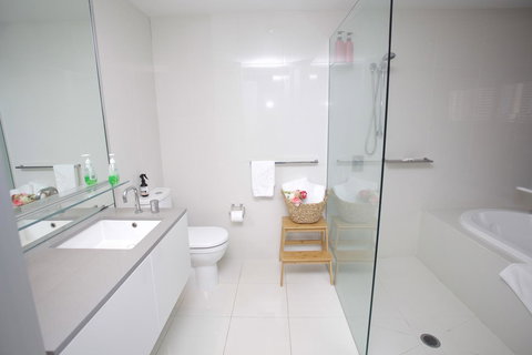 Circle Luxury Holidays - Surfers Gold Coast 6