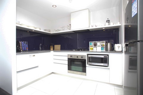 Circle Luxury Holidays - Surfers Gold Coast 8