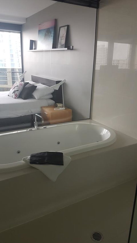 Circle Luxury Holidays - Surfers Gold Coast 17