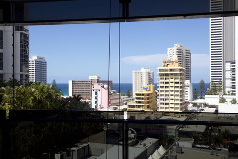 Circle Luxury Holidays - Surfers Gold Coast 4