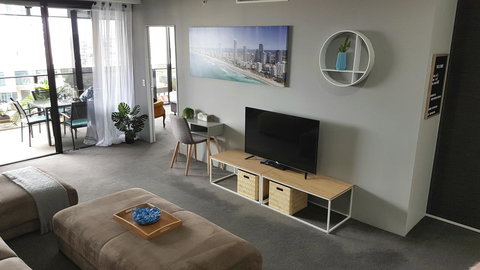 Circle Luxury Holidays - Surfers Gold Coast 15