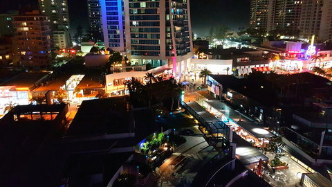 Circle Luxury Holidays - Surfers Gold Coast 25