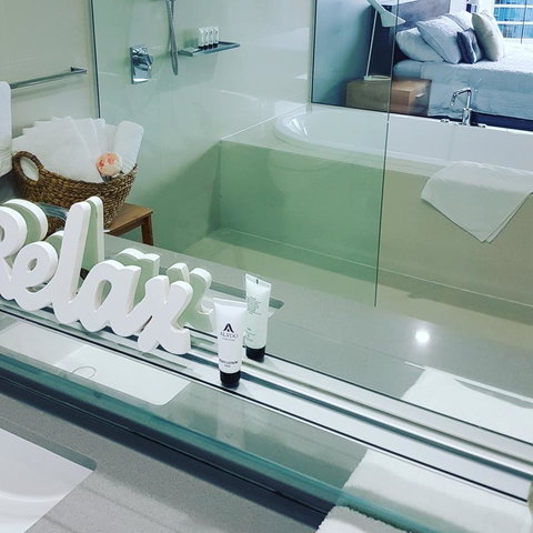 Circle Luxury Holidays - Surfers Gold Coast 24