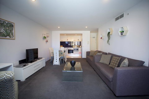 Circle Luxury Holidays - Surfers Gold Coast 2