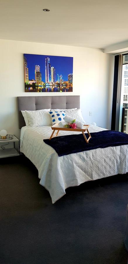 Circle Luxury Holidays - Surfers Gold Coast 16