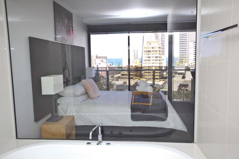 Circle Luxury Holidays - Surfers Gold Coast 5